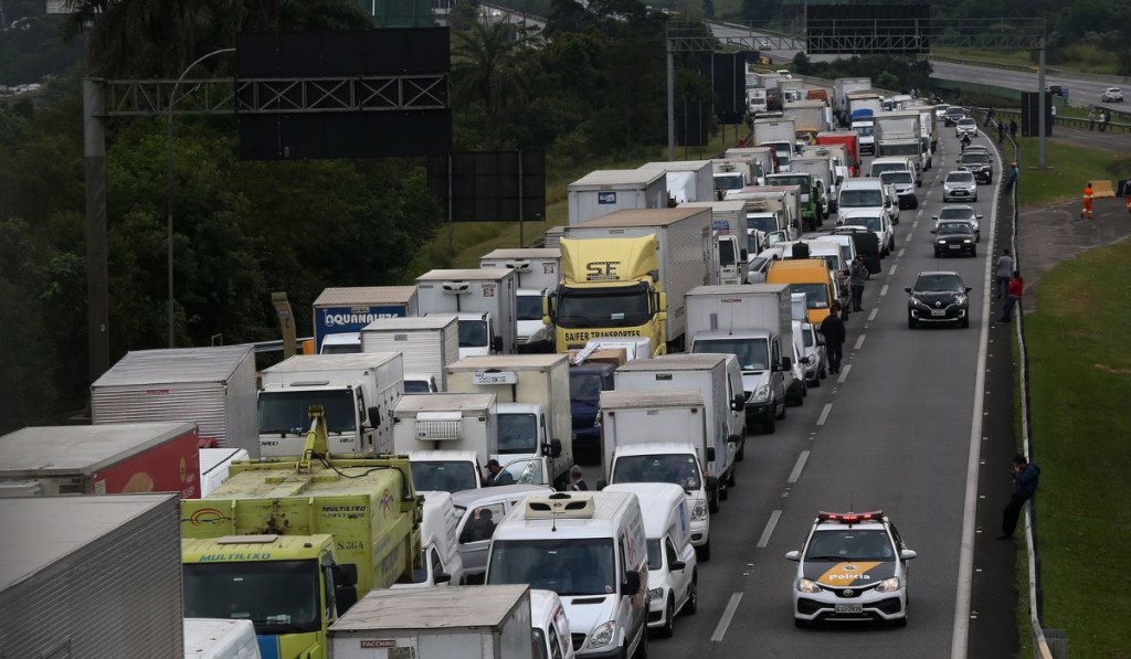 greve-dos-caminhoneiros-no-brasil